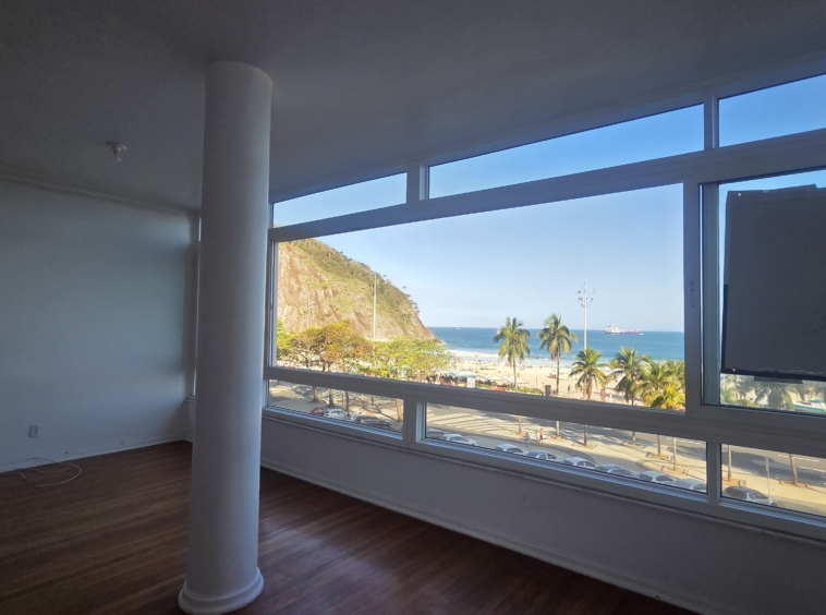 Leme oceanfront apartment for sale, Oceanfront Leme Apartment, 3 Bed 2 Bath – Av. Atlântica