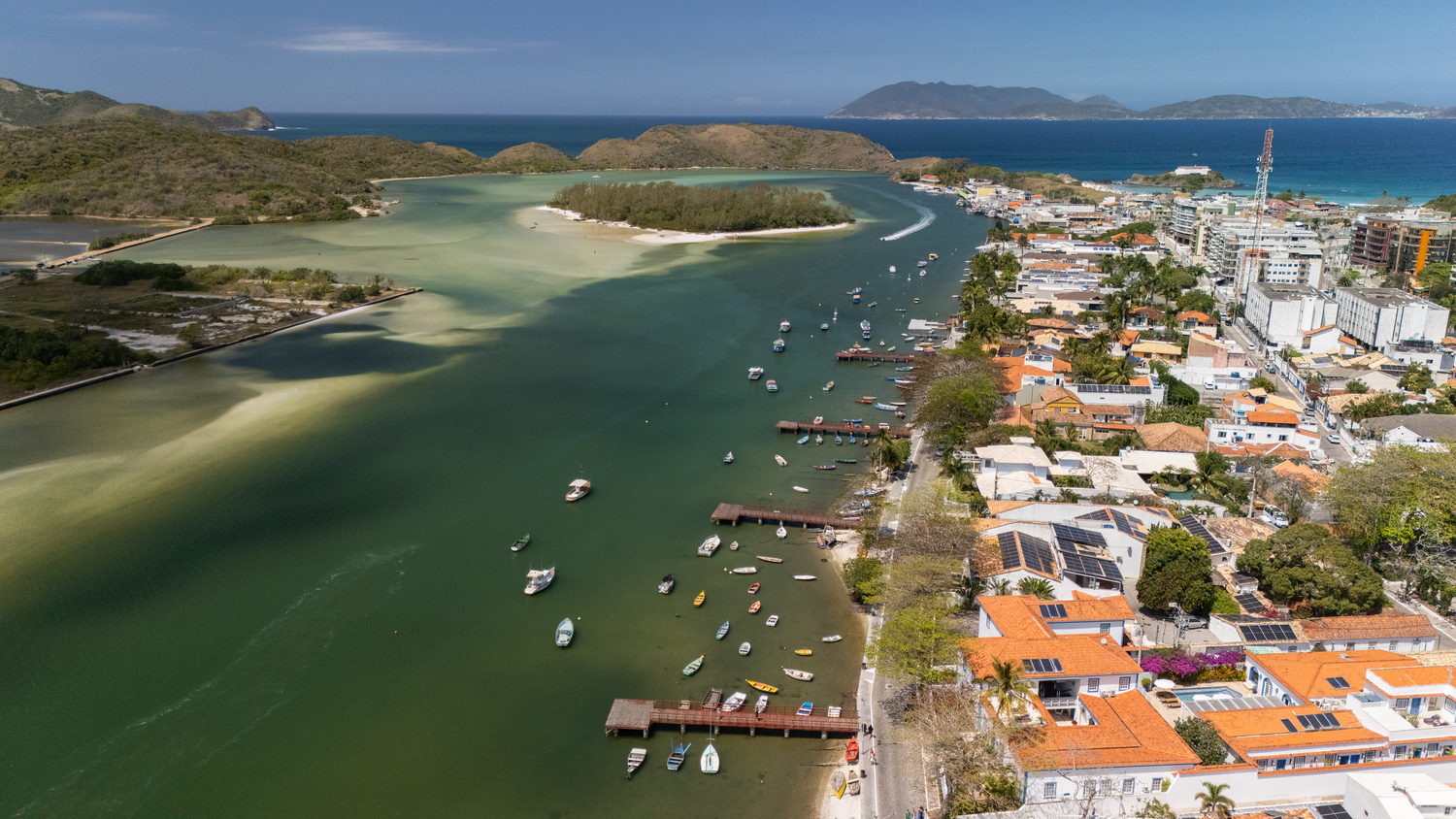 Cabo Frio real estate lifestyle scene