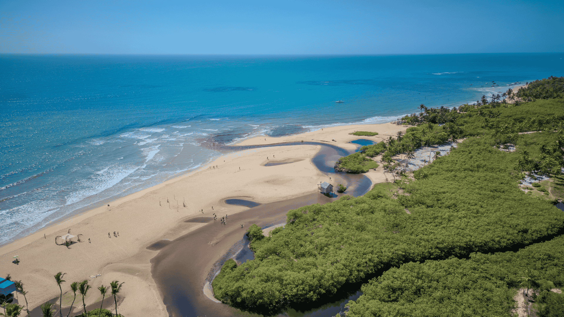 Nativos beach where river meets sea | Photo by: Janderson Saturnino