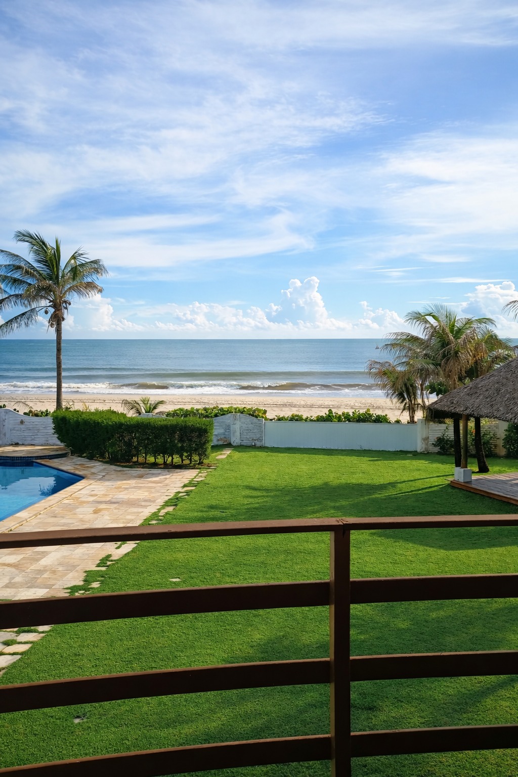 This is a Beachfront property in Aquiraz that prioritizes what truly matters: space, comfort, nature, and tranquility. As a Praia do Presídio beachfront property, it was designed with architecture that connects indoor living to the outdoors. The result feels like a Luxury beachfront villa Ceará buyers look for when they want privacy, ocean views, and a true “slow down” lifestyle—without giving up convenience.