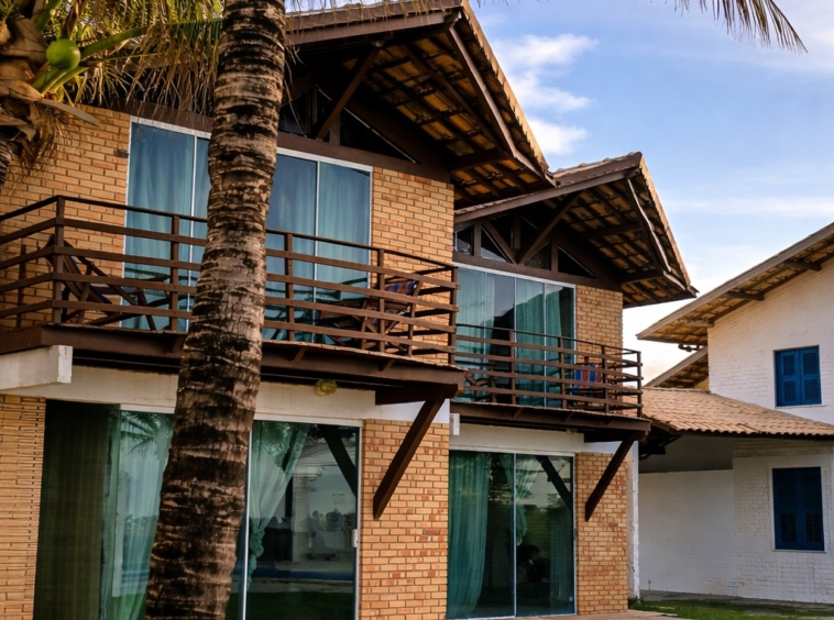 This is a Beachfront property in Aquiraz that prioritizes what truly matters: space, comfort, nature, and tranquility. As a Praia do Presídio beachfront property, it was designed with architecture that connects indoor living to the outdoors. The result feels like a Luxury beachfront villa Ceará buyers look for when they want privacy, ocean views, and a true “slow down” lifestyle—without giving up convenience.