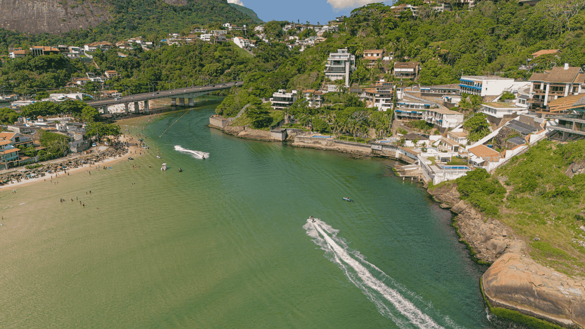 Quebra-Mar channel between Barra da Tijuca Beach and Joatinga, in Rio de Janeiro