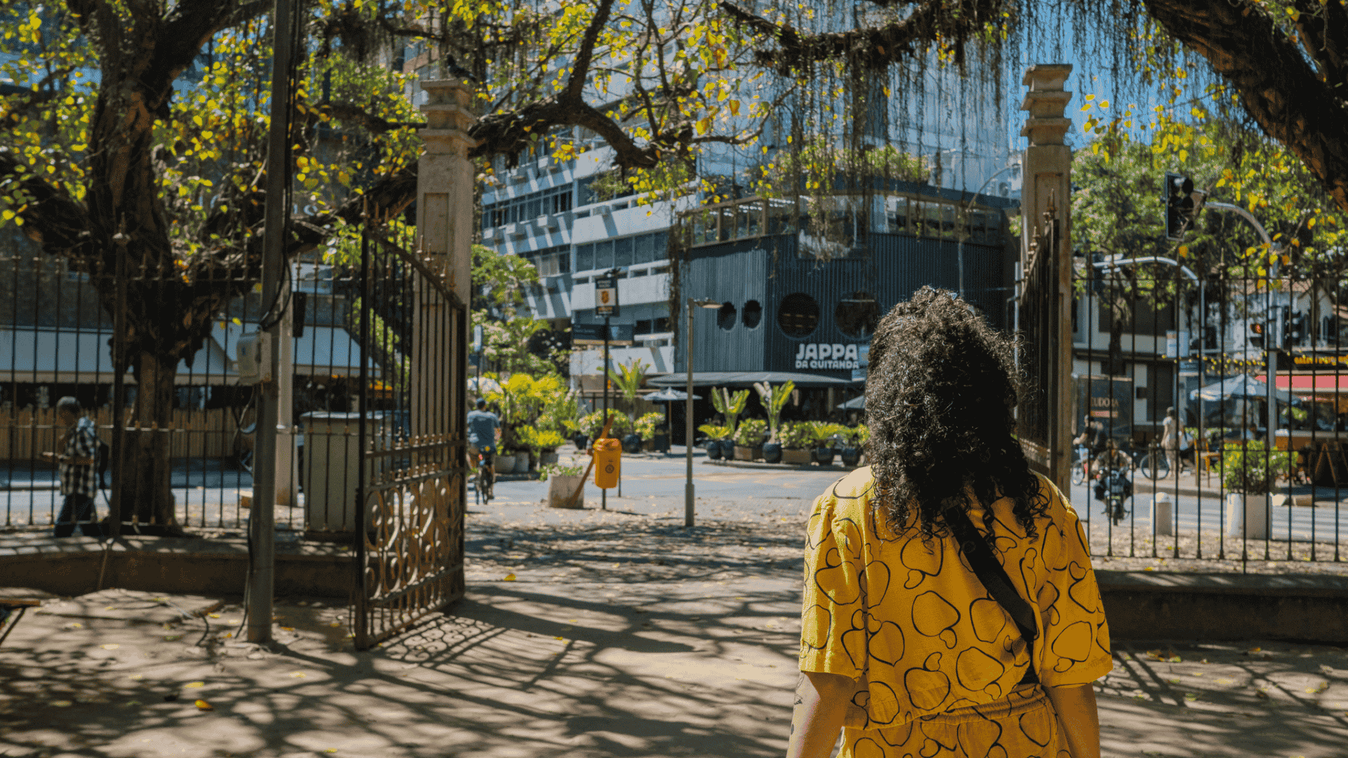 Neighborhood square and local atmosphere in Ipanema